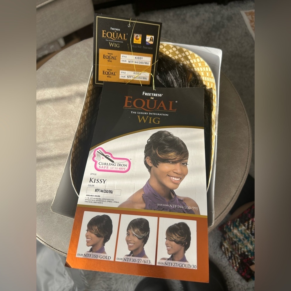 ✨NEW Freetress Equal Kissy Golden blonde red Highlights Bob Pixie Women's Wig - Picture 6 of 10
